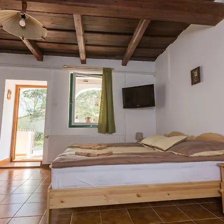 Gadoros Vendeghaz Guest house *