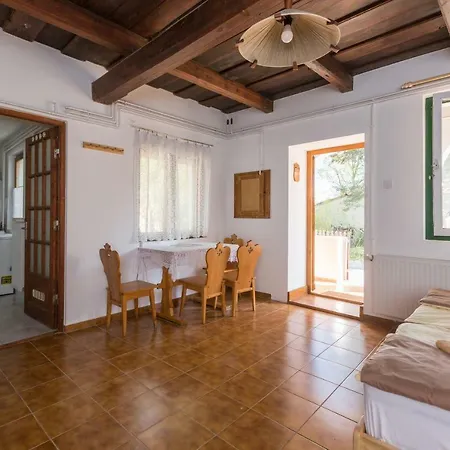 Gadoros Vendeghaz Guest house